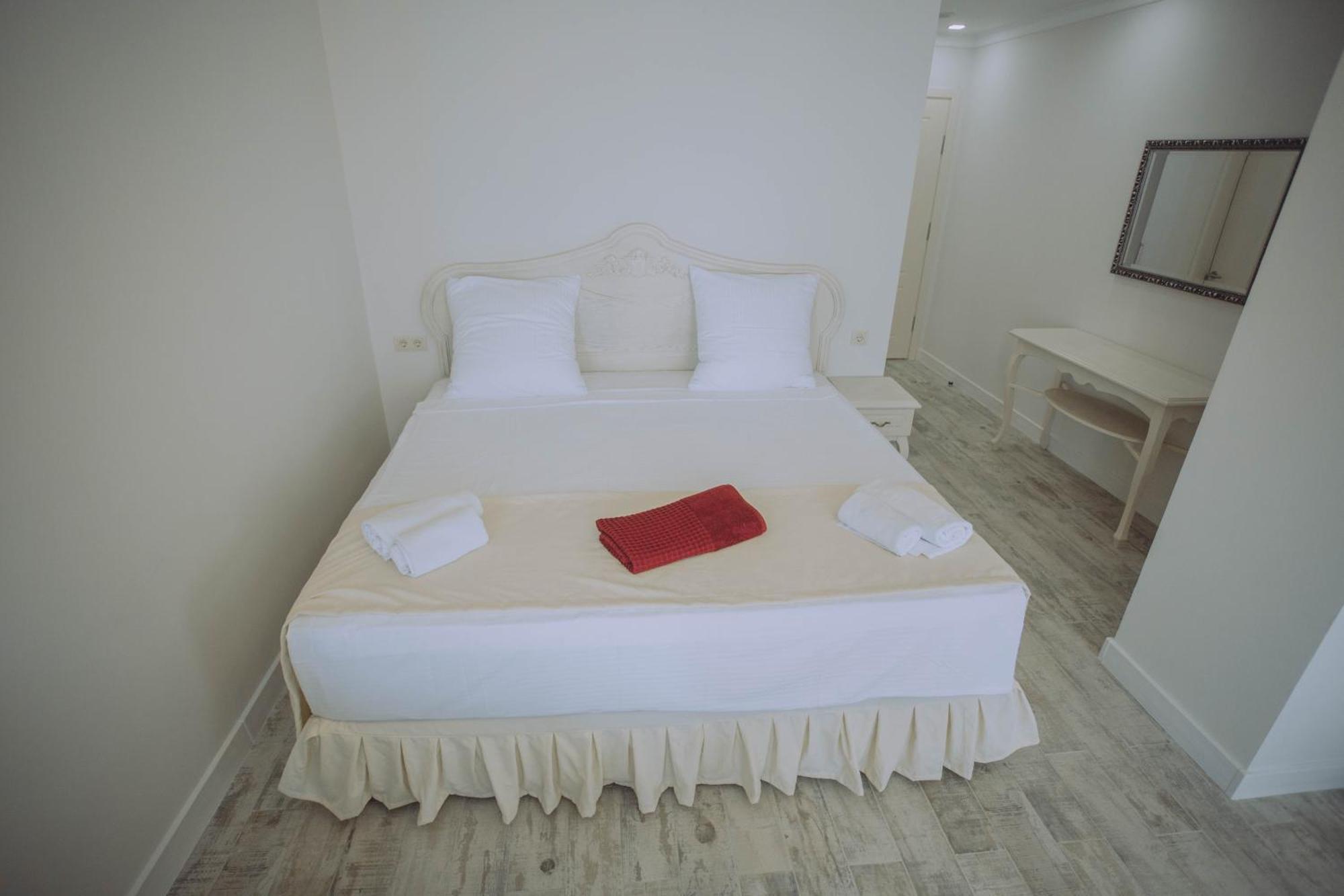 Royal Medis Hotel Batoumi Extérieur photo