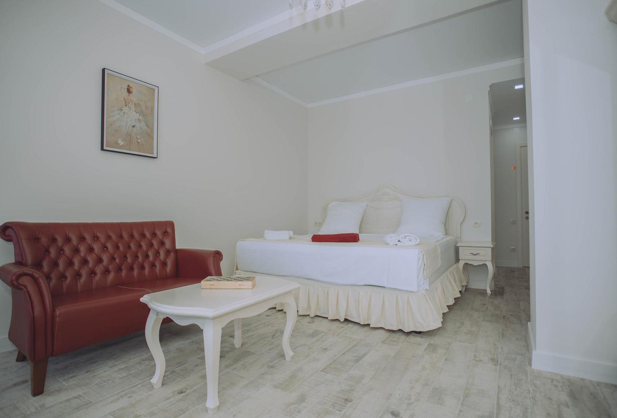 Royal Medis Hotel Batoumi Extérieur photo