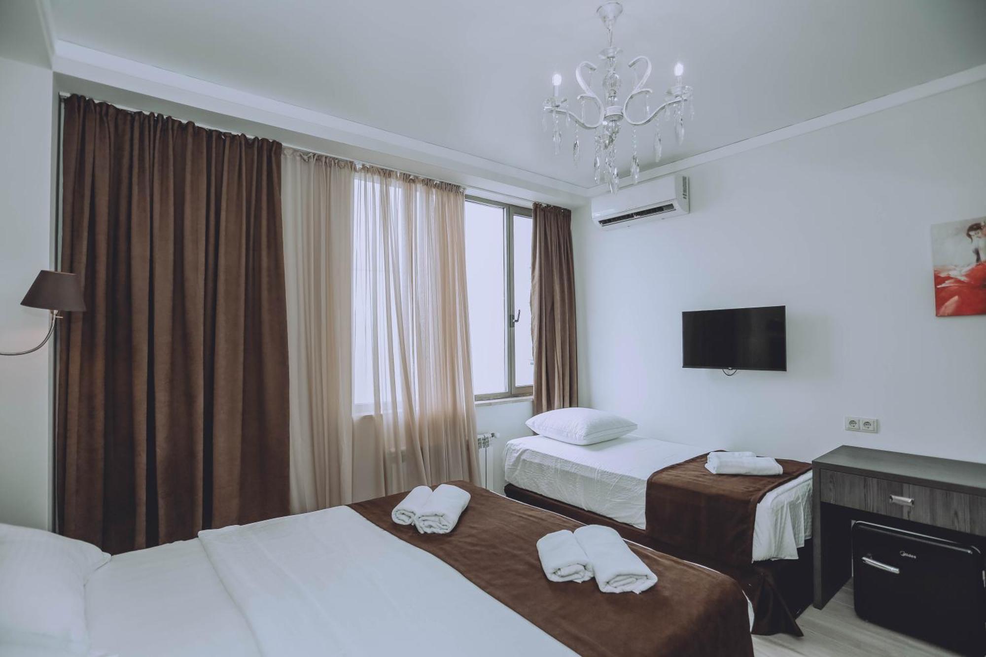 Royal Medis Hotel Batoumi Extérieur photo