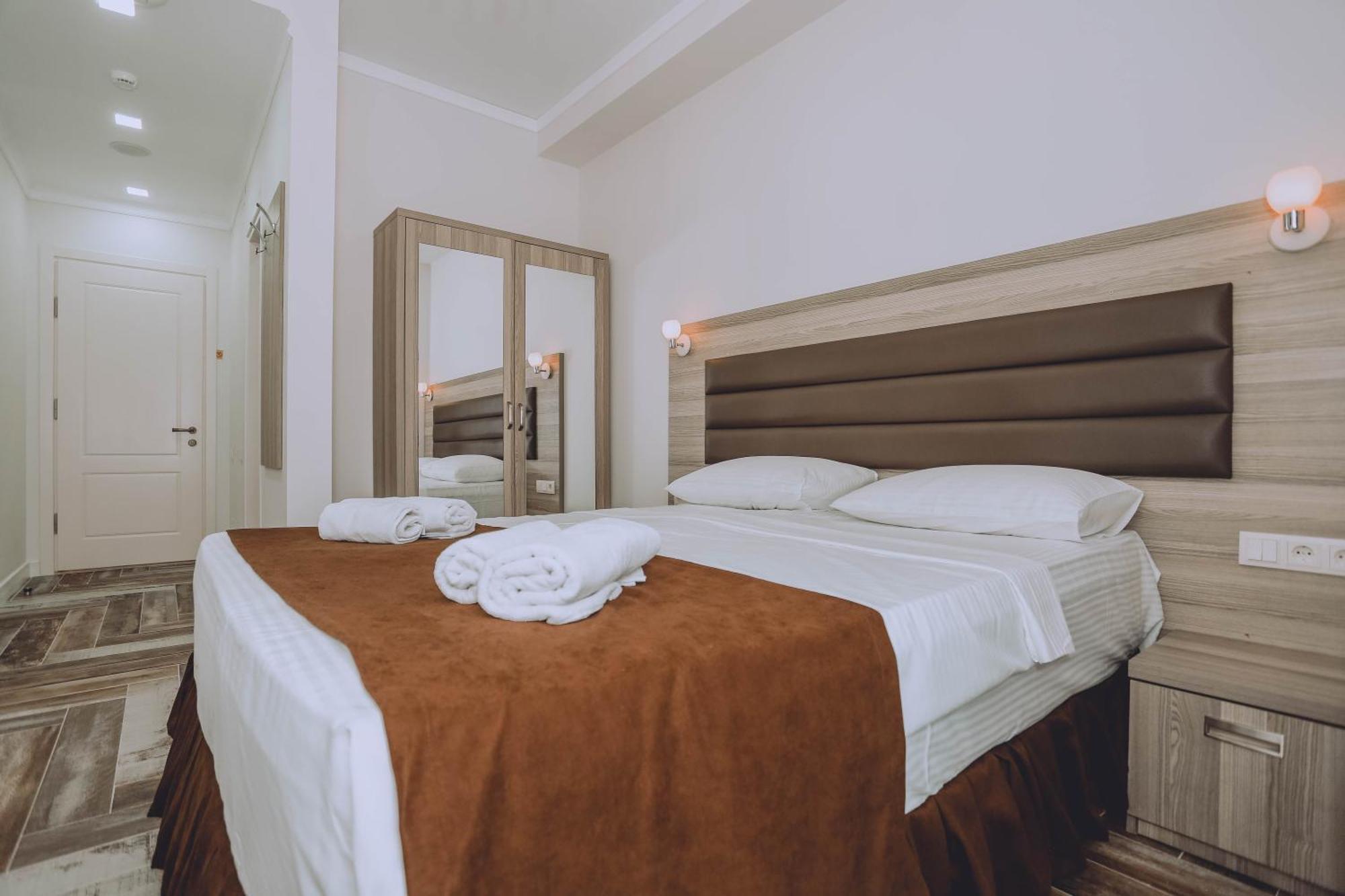 Royal Medis Hotel Batoumi Extérieur photo