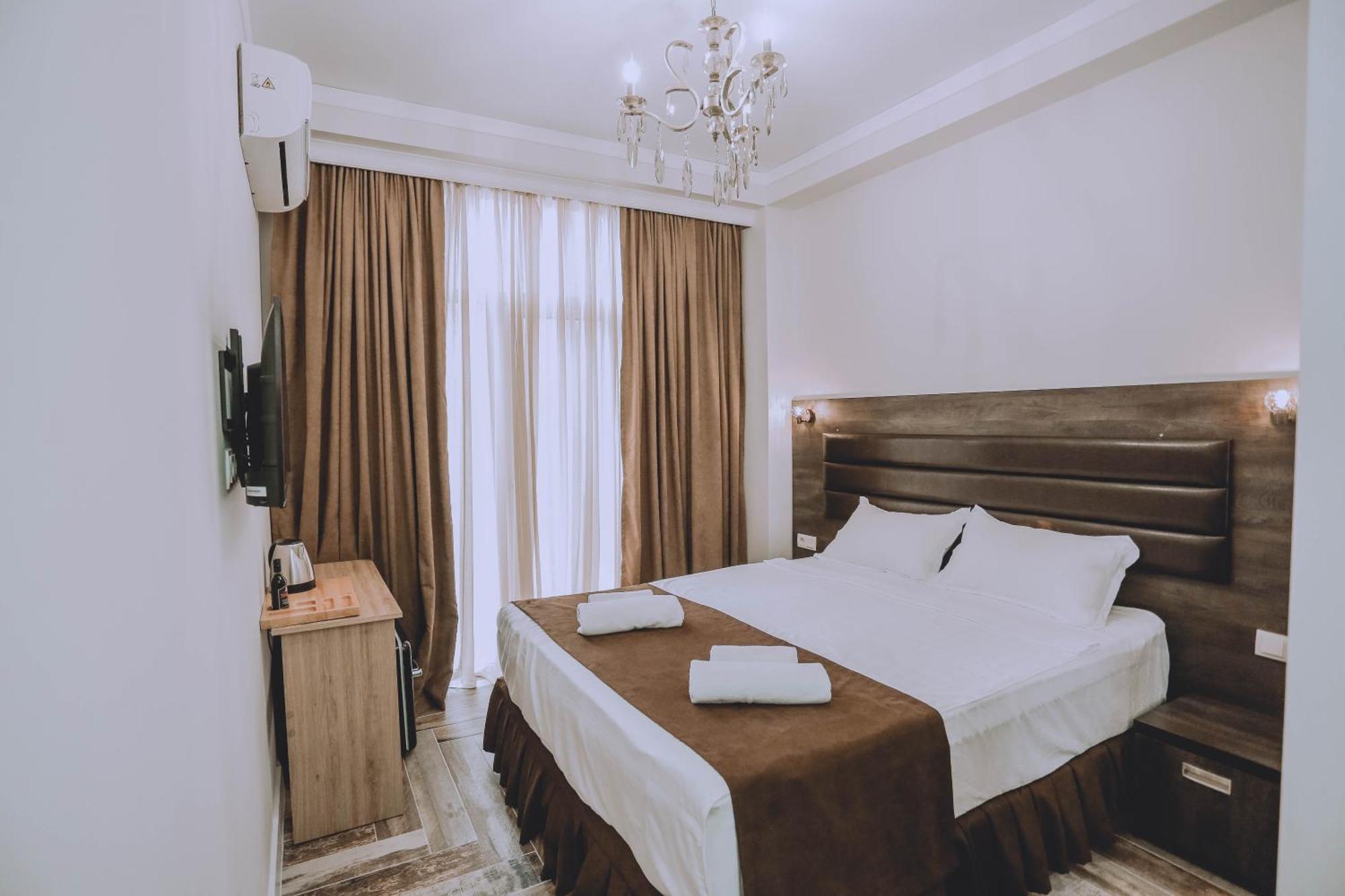 Royal Medis Hotel Batoumi Extérieur photo