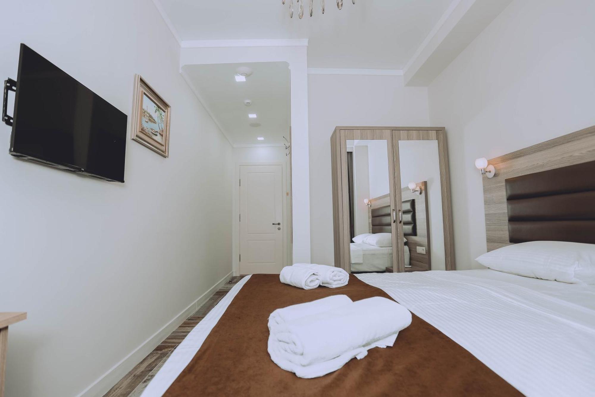 Royal Medis Hotel Batoumi Extérieur photo