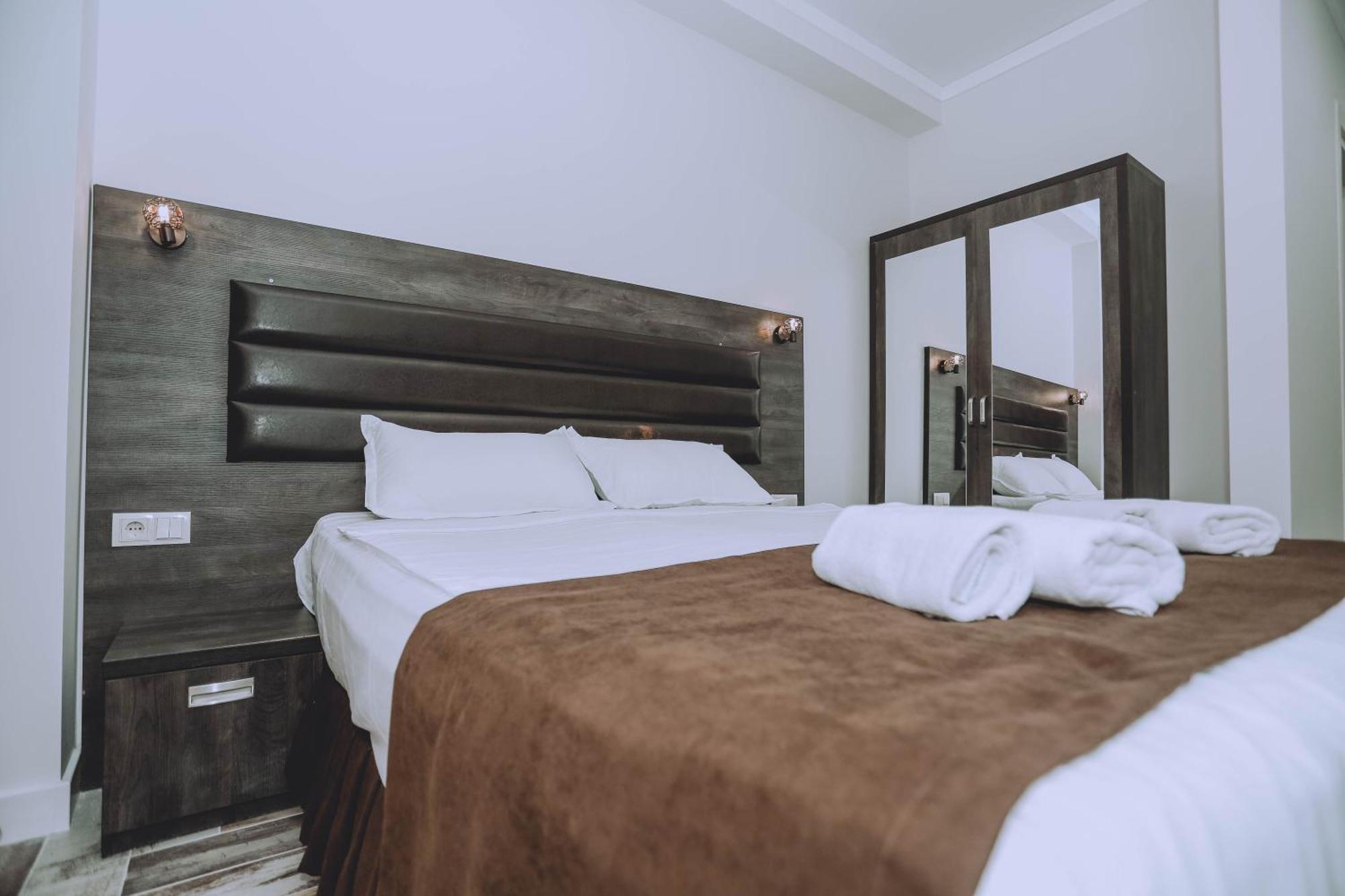 Royal Medis Hotel Batoumi Extérieur photo