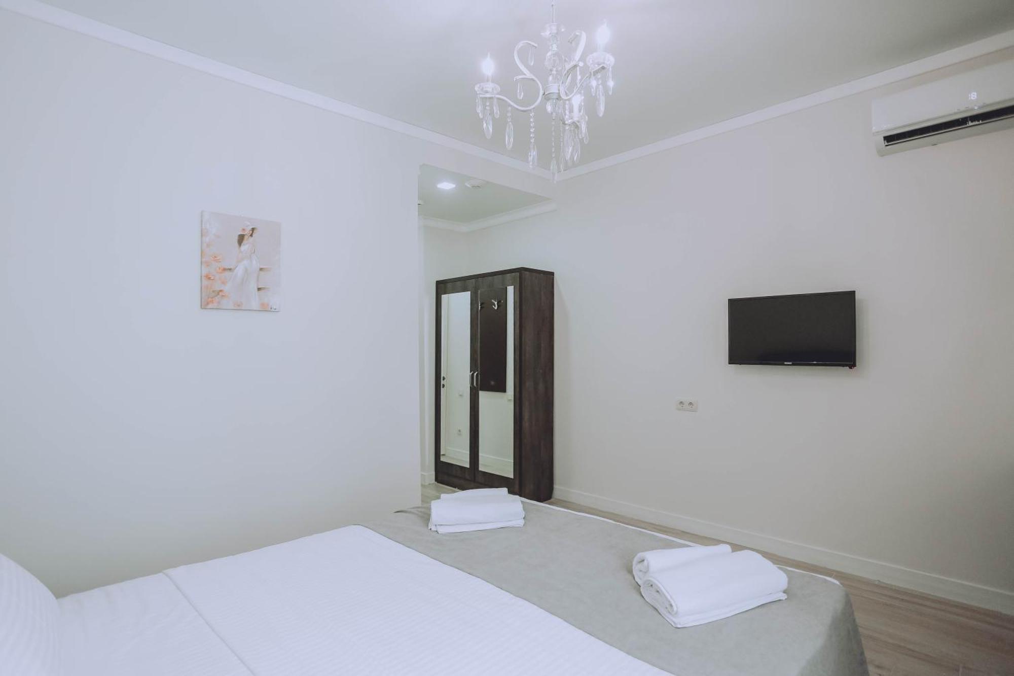 Royal Medis Hotel Batoumi Extérieur photo