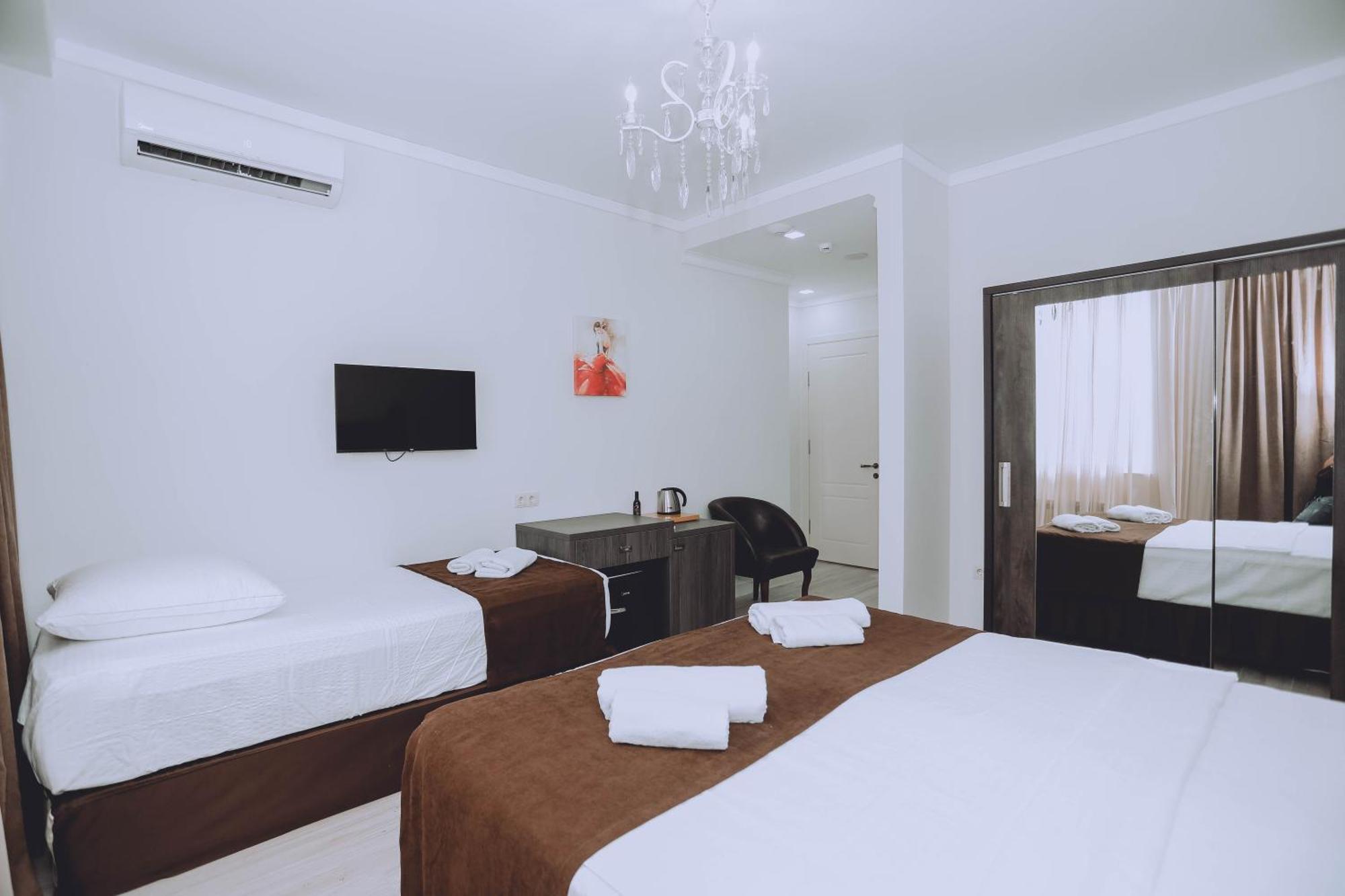 Royal Medis Hotel Batoumi Extérieur photo