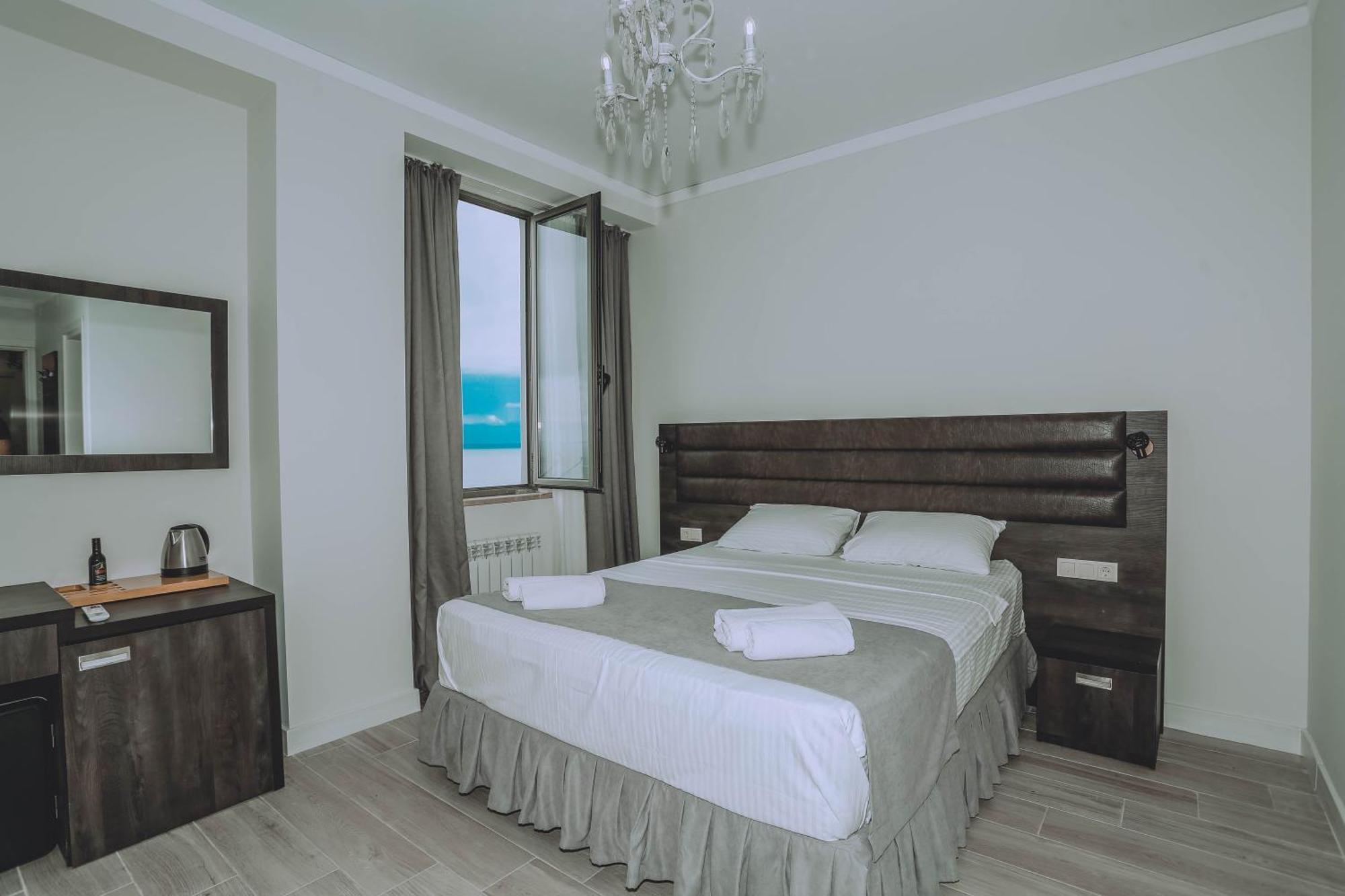 Royal Medis Hotel Batoumi Extérieur photo
