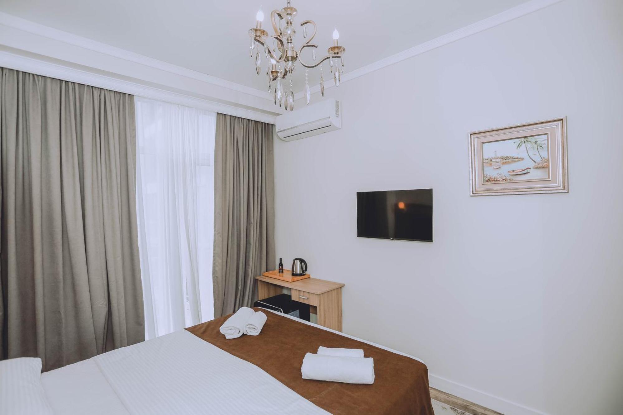Royal Medis Hotel Batoumi Extérieur photo