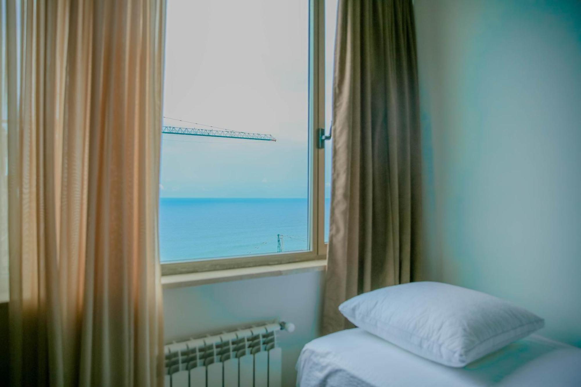 Royal Medis Hotel Batoumi Extérieur photo