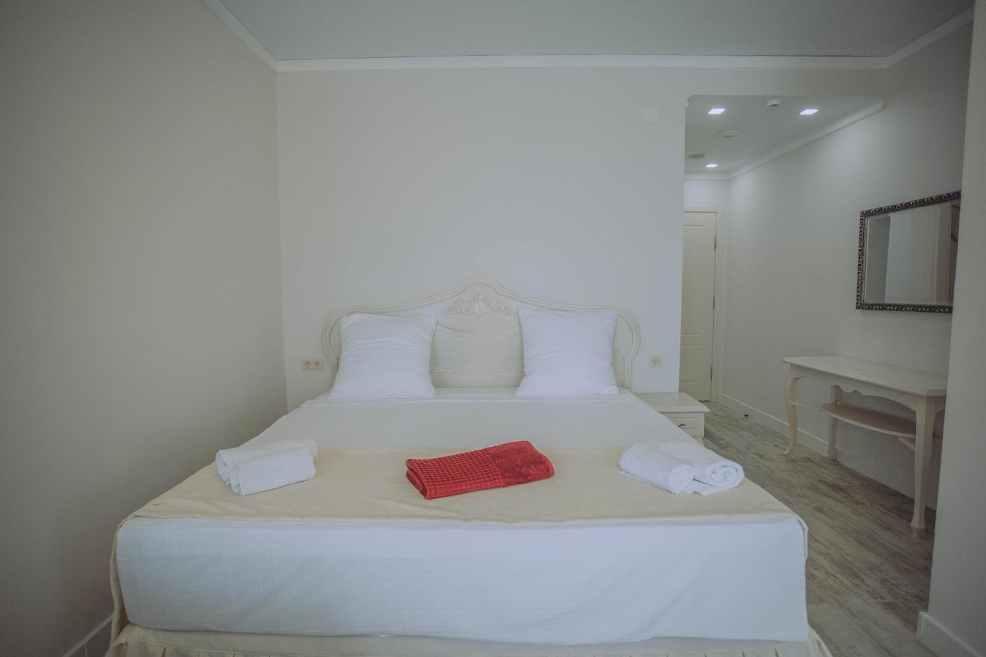 Royal Medis Hotel Batoumi Extérieur photo