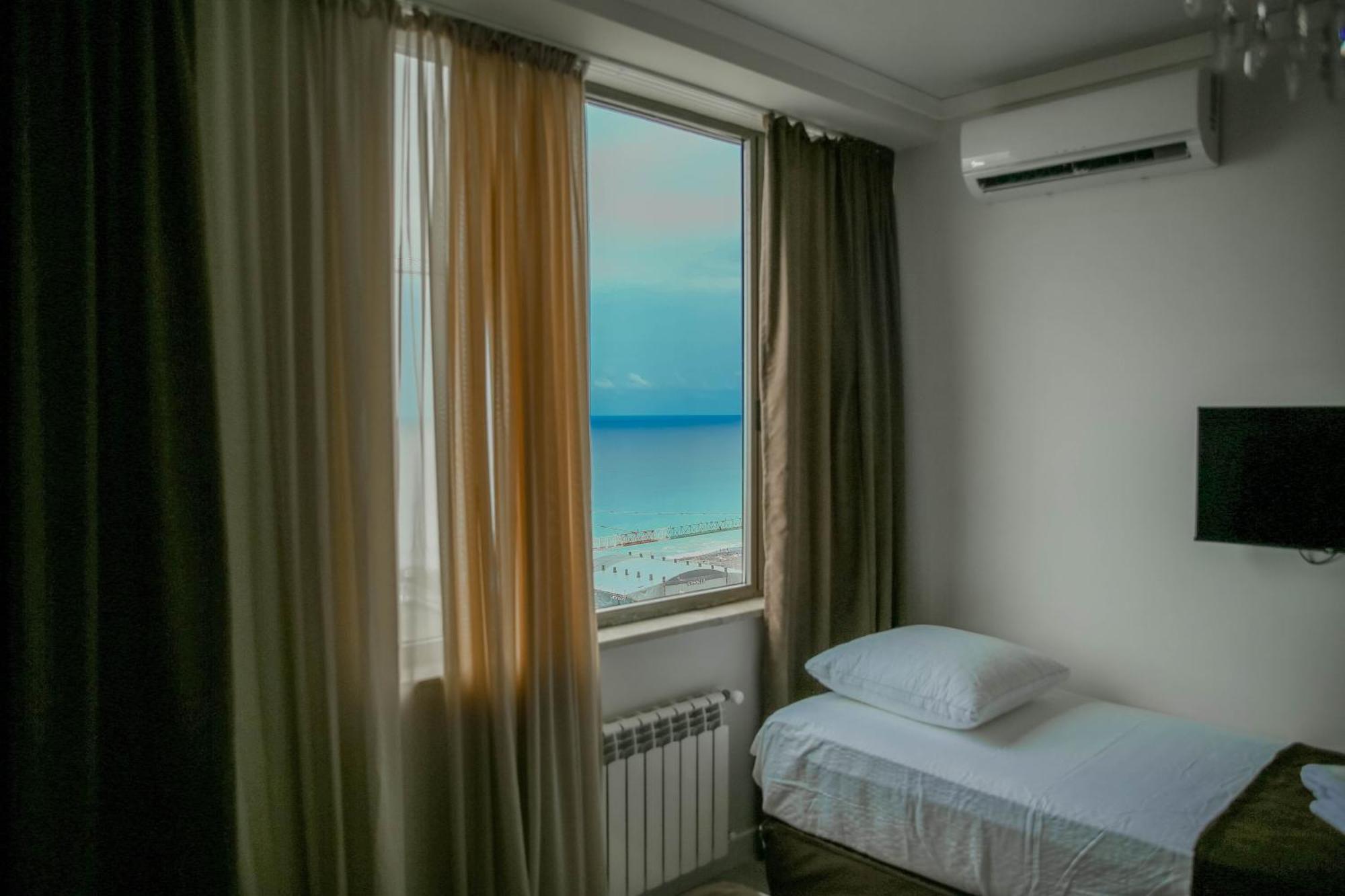 Royal Medis Hotel Batoumi Extérieur photo