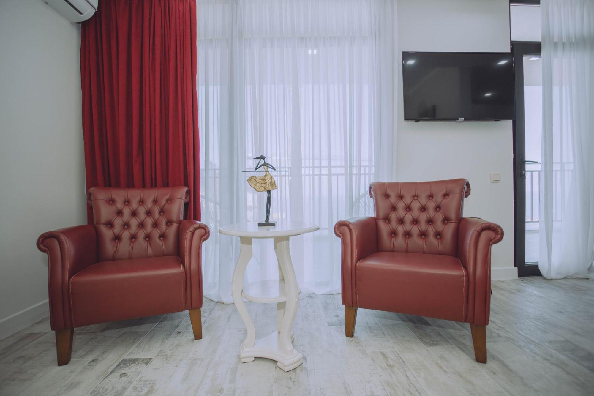 Royal Medis Hotel Batoumi Extérieur photo