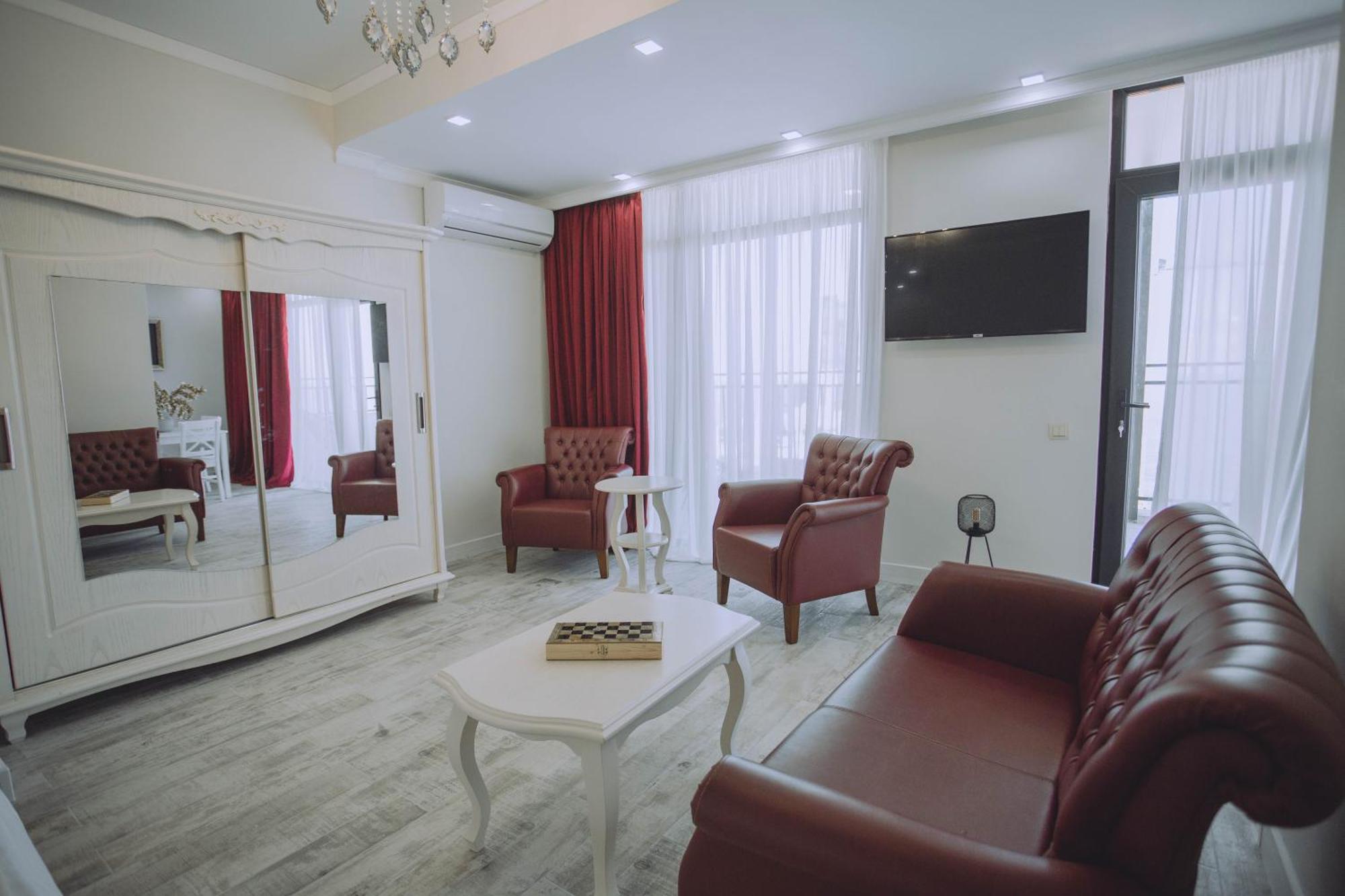 Royal Medis Hotel Batoumi Extérieur photo