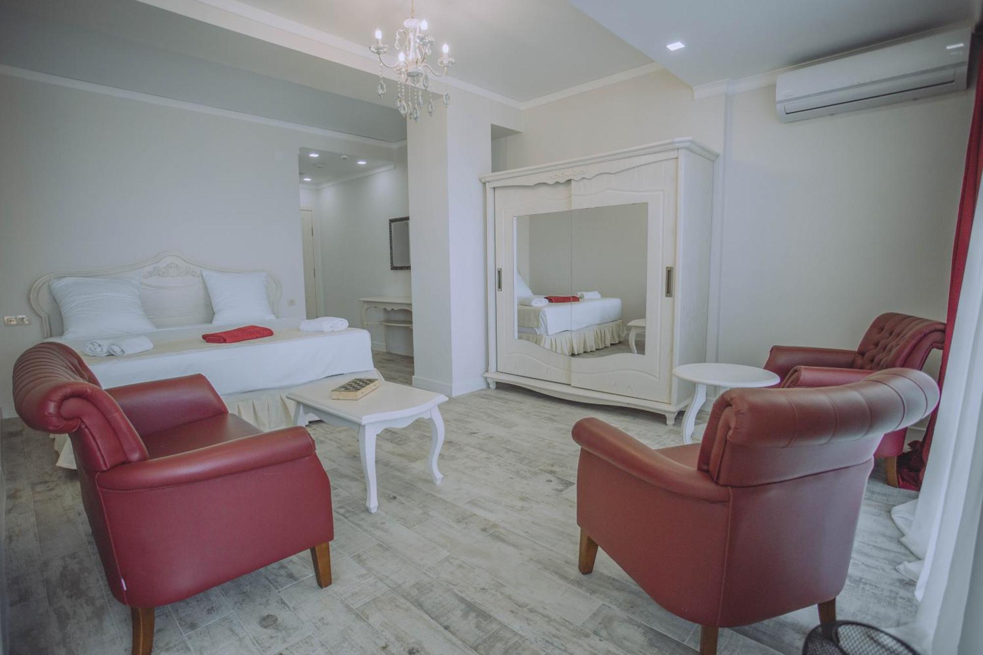 Royal Medis Hotel Batoumi Extérieur photo