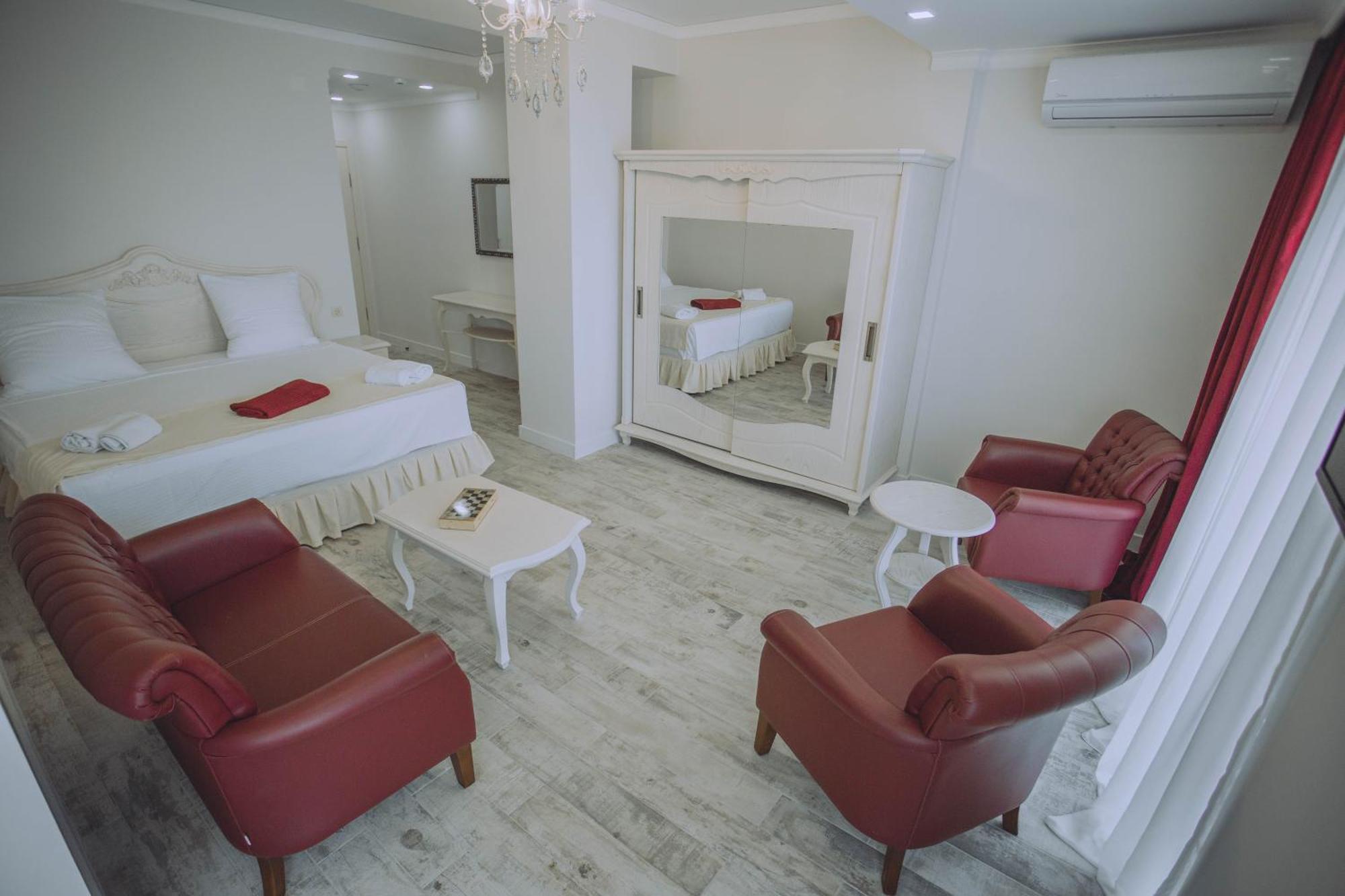 Royal Medis Hotel Batoumi Extérieur photo