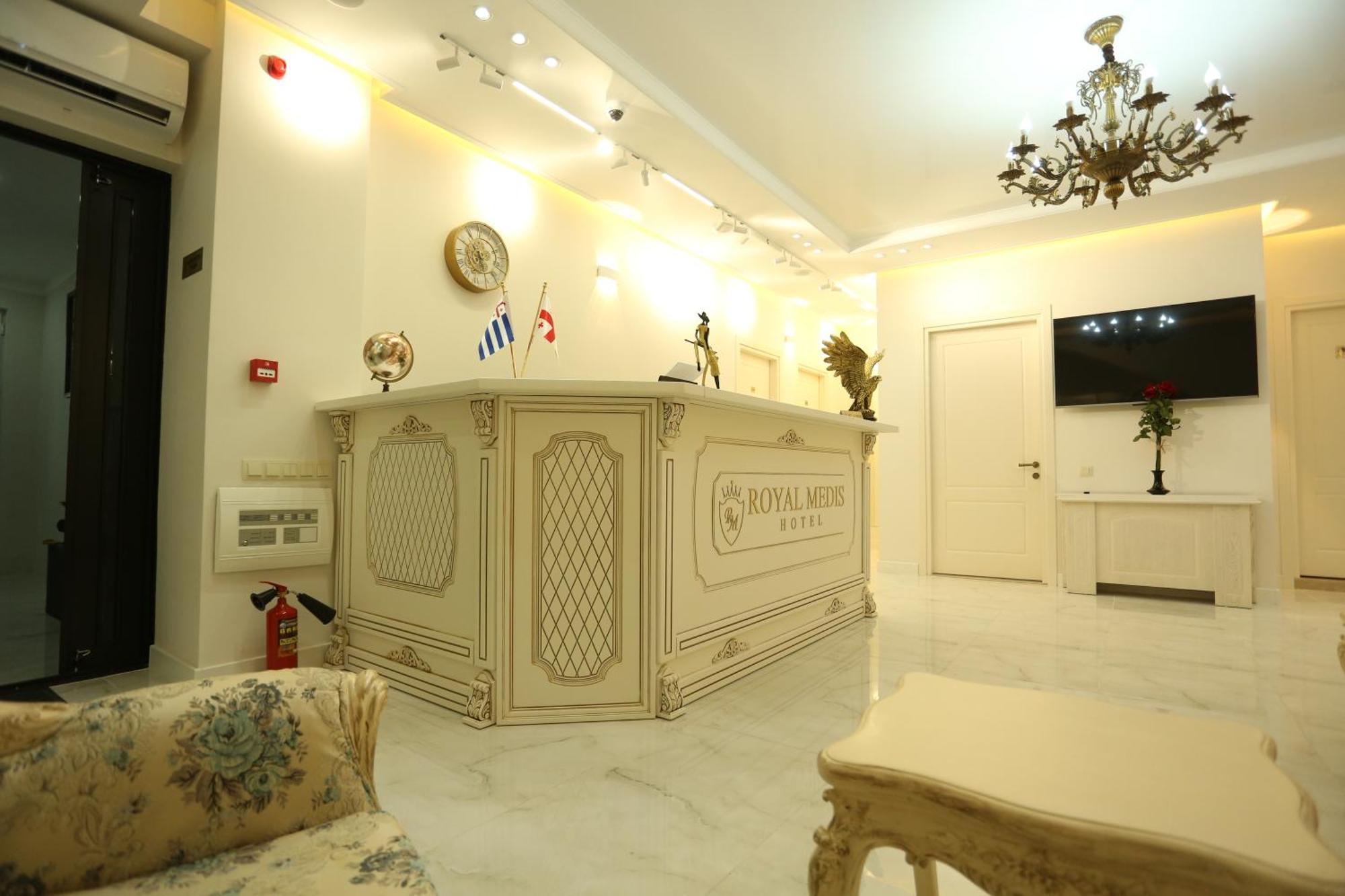 Royal Medis Hotel Batoumi Extérieur photo