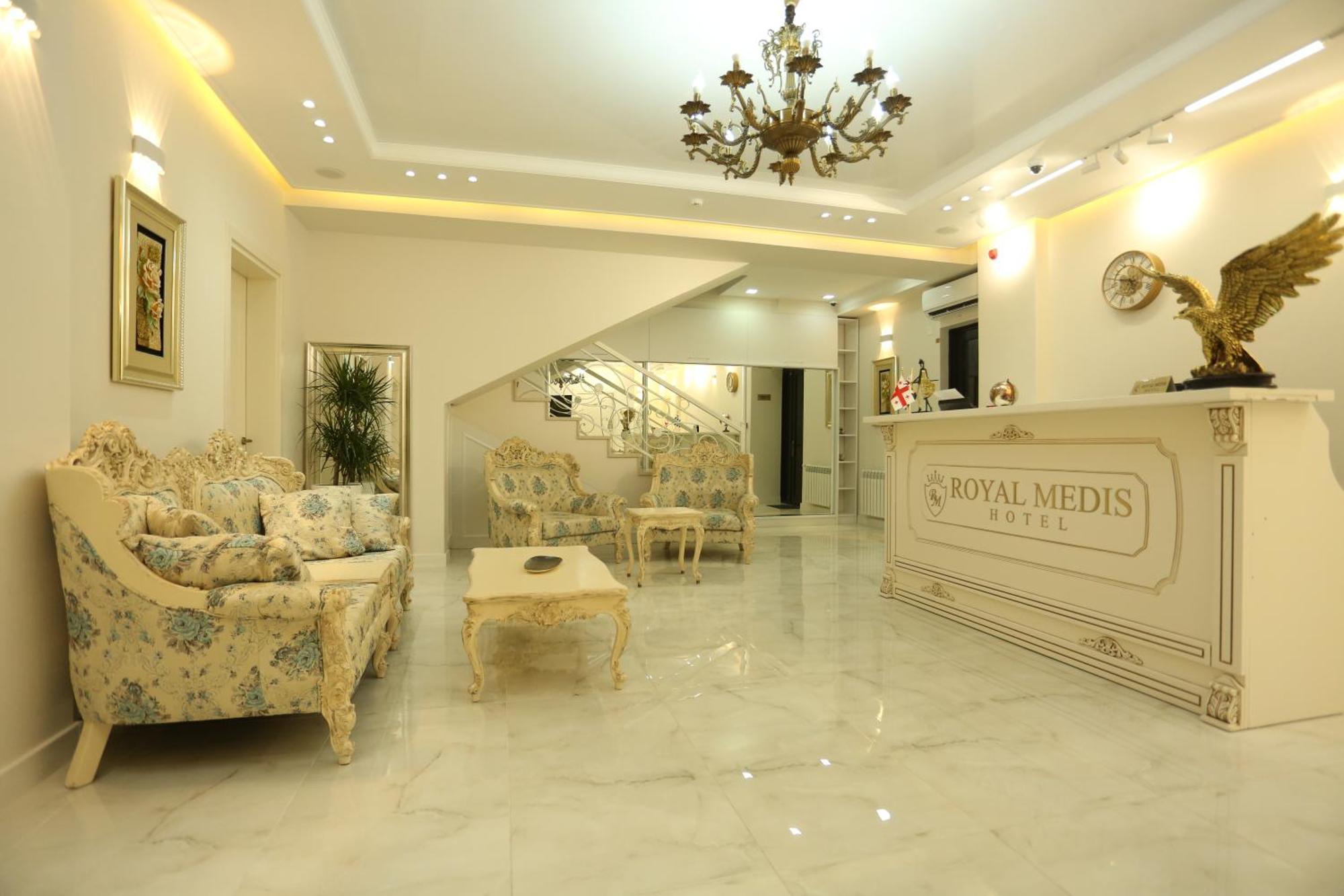 Royal Medis Hotel Batoumi Extérieur photo